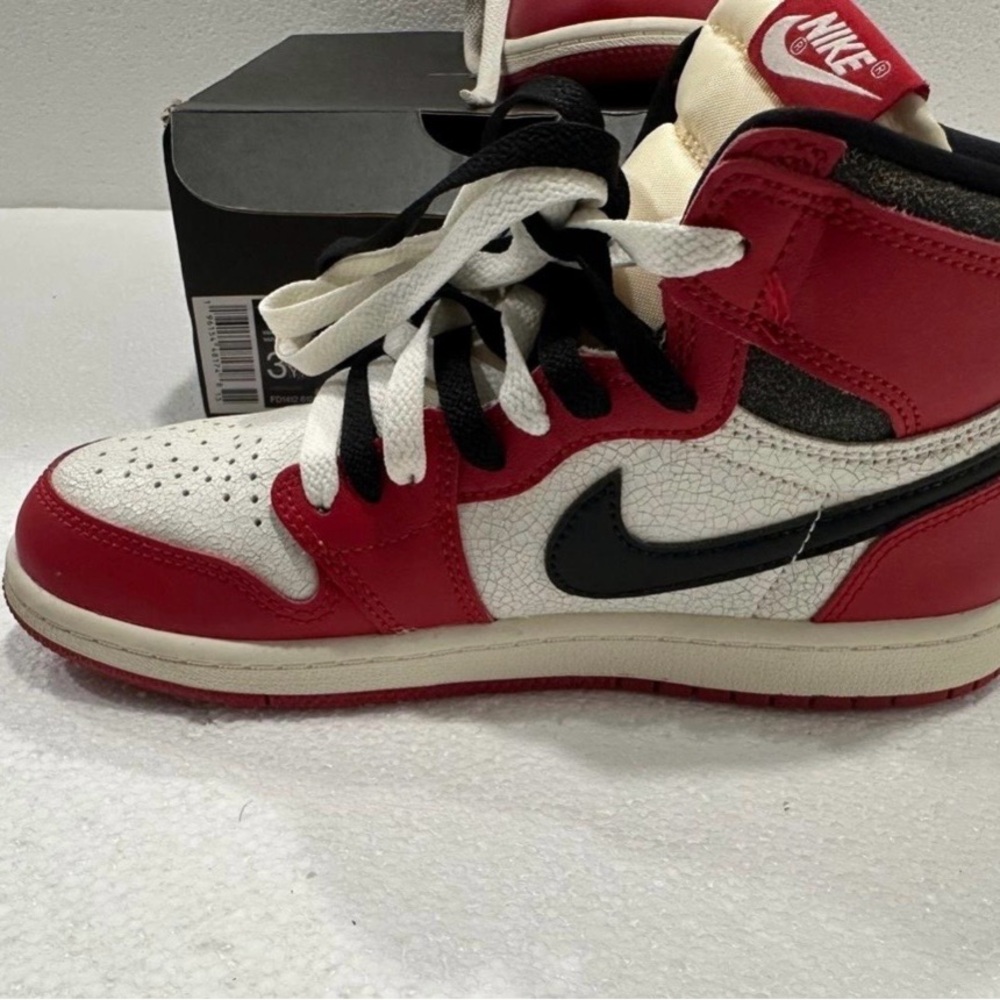 AIR JORDAN 1 Retro High OG
'Chicago/Lost and Found'
2022 US 3Y